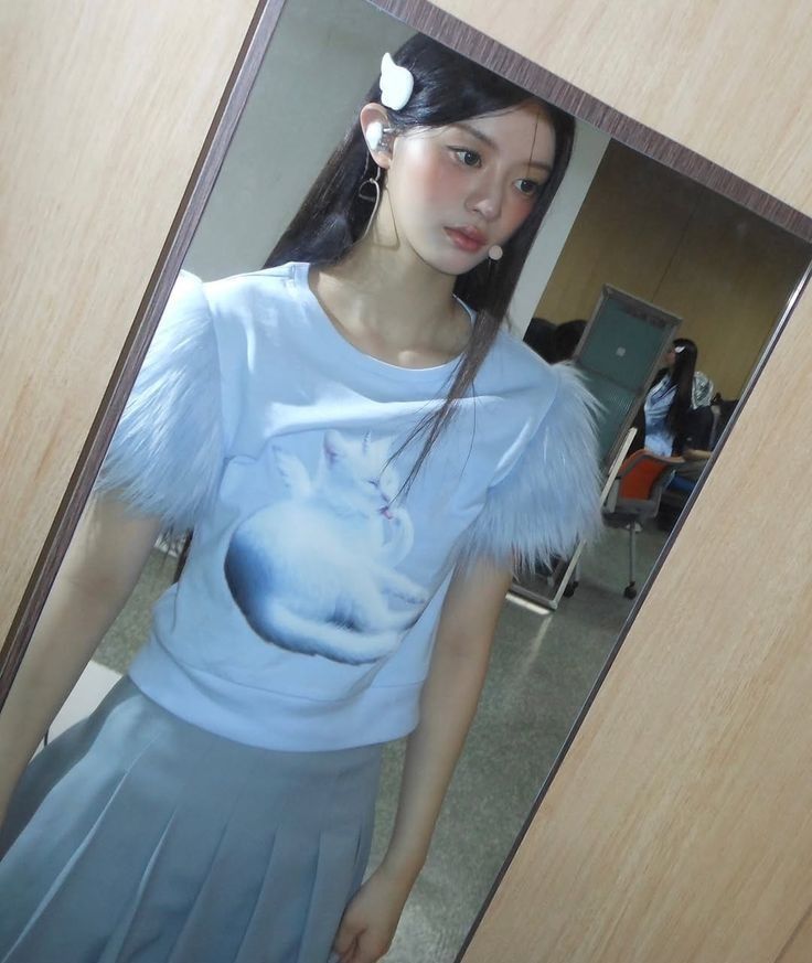 Behind-the-scenes cut of Minju (ILLIT)
