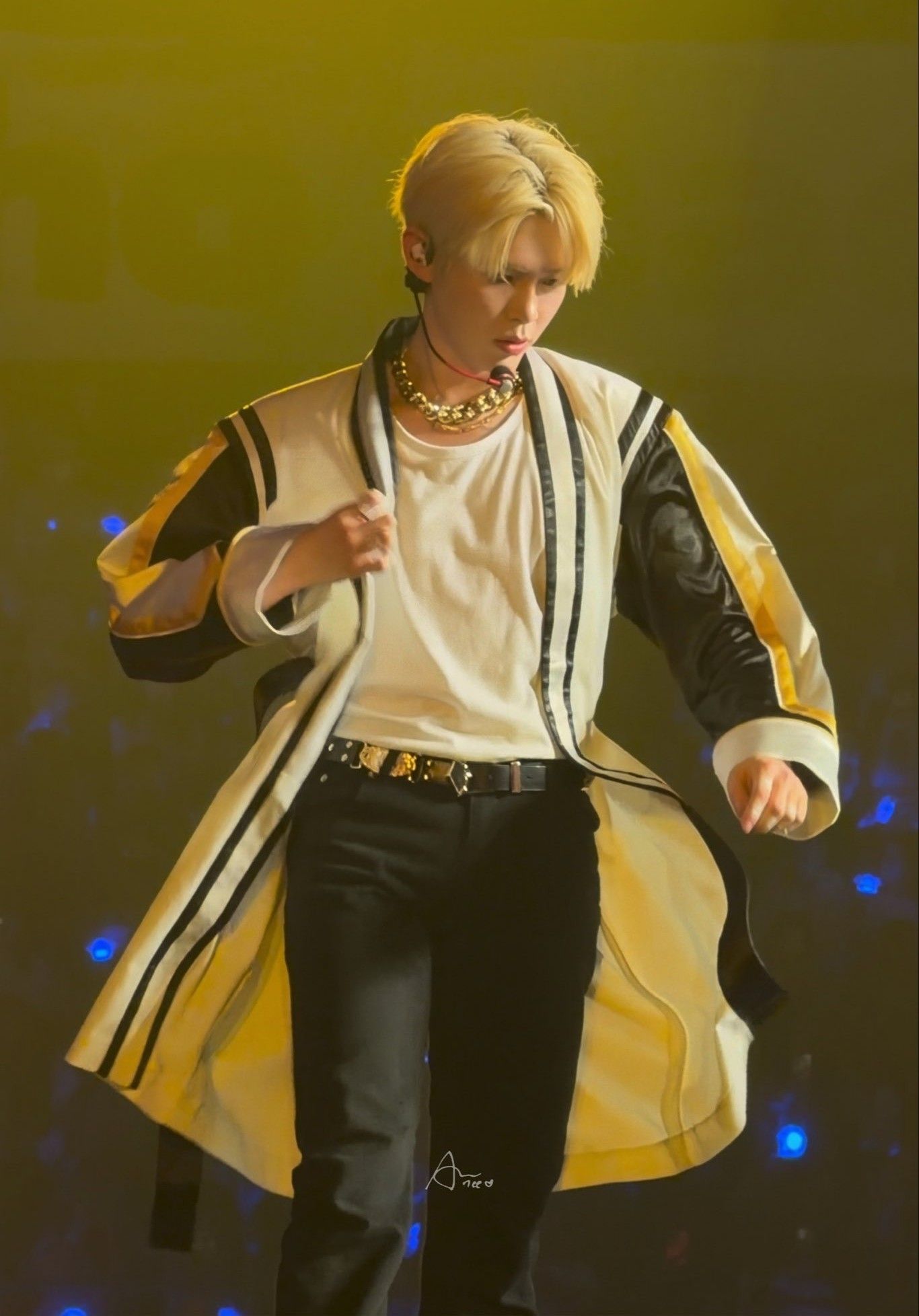 Behind-the-scenes cut of Sung Hanbin (ZEROBASEONE)