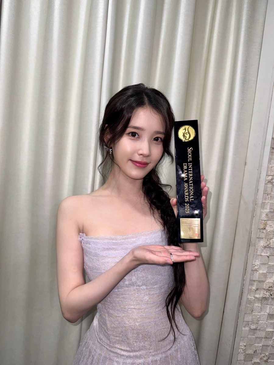 Behind-the-scenes cut of IU