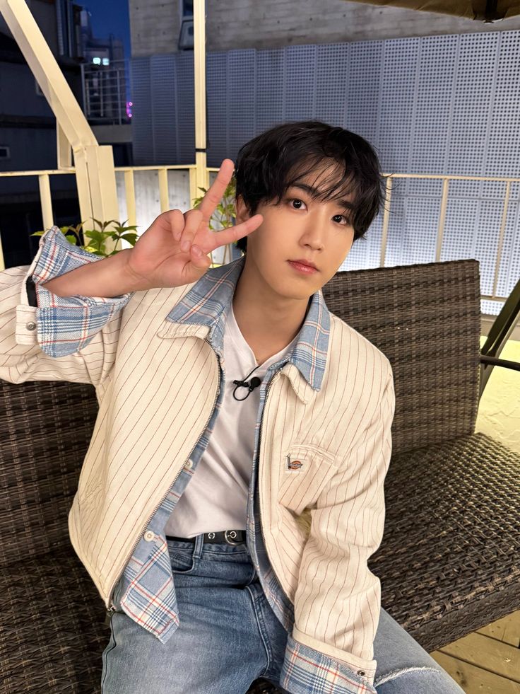 Behind-the-scenes cut of HAN (Stray Kids)