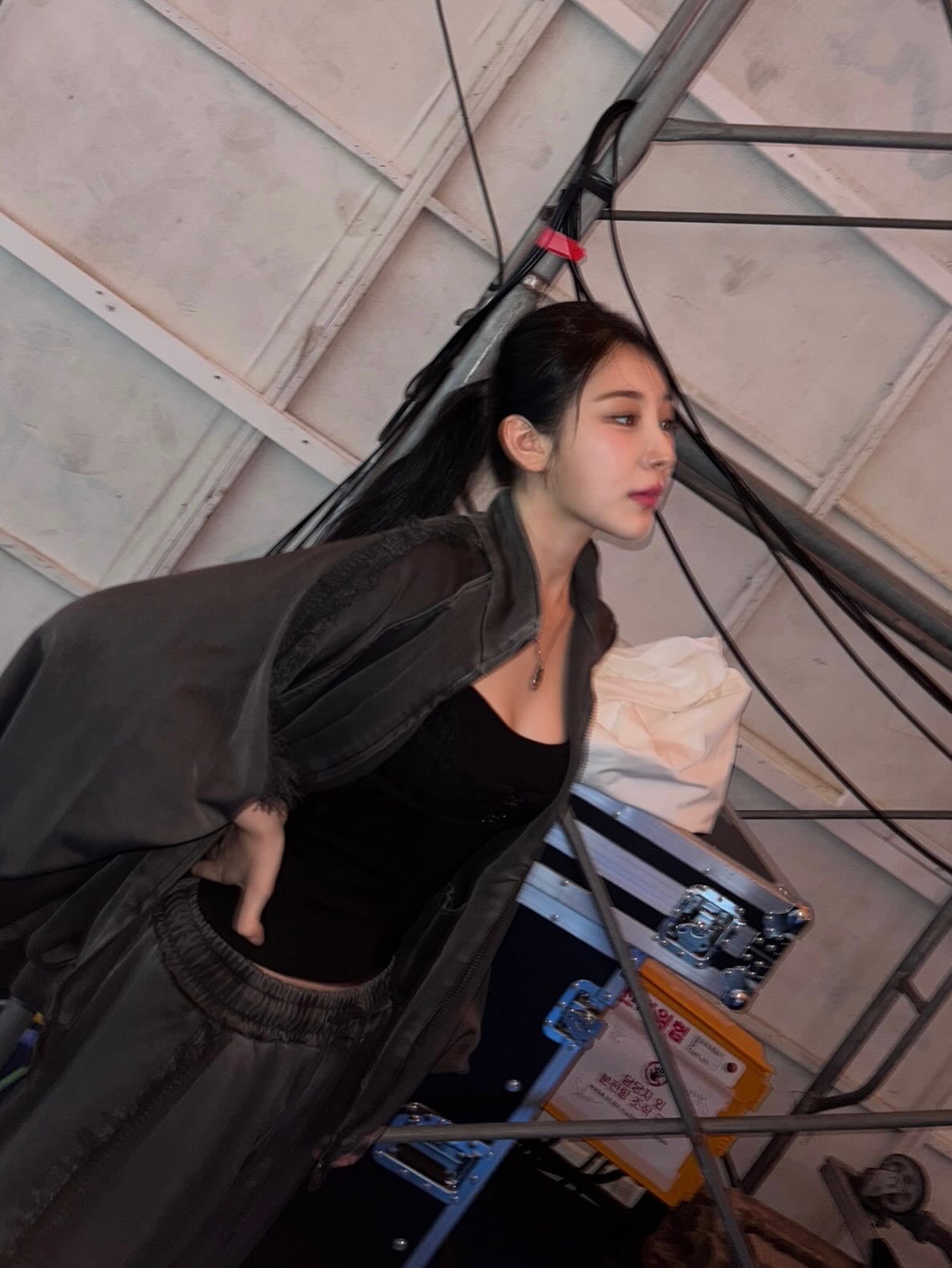 Behind-the-scenes cut of Lee Chaeyeon