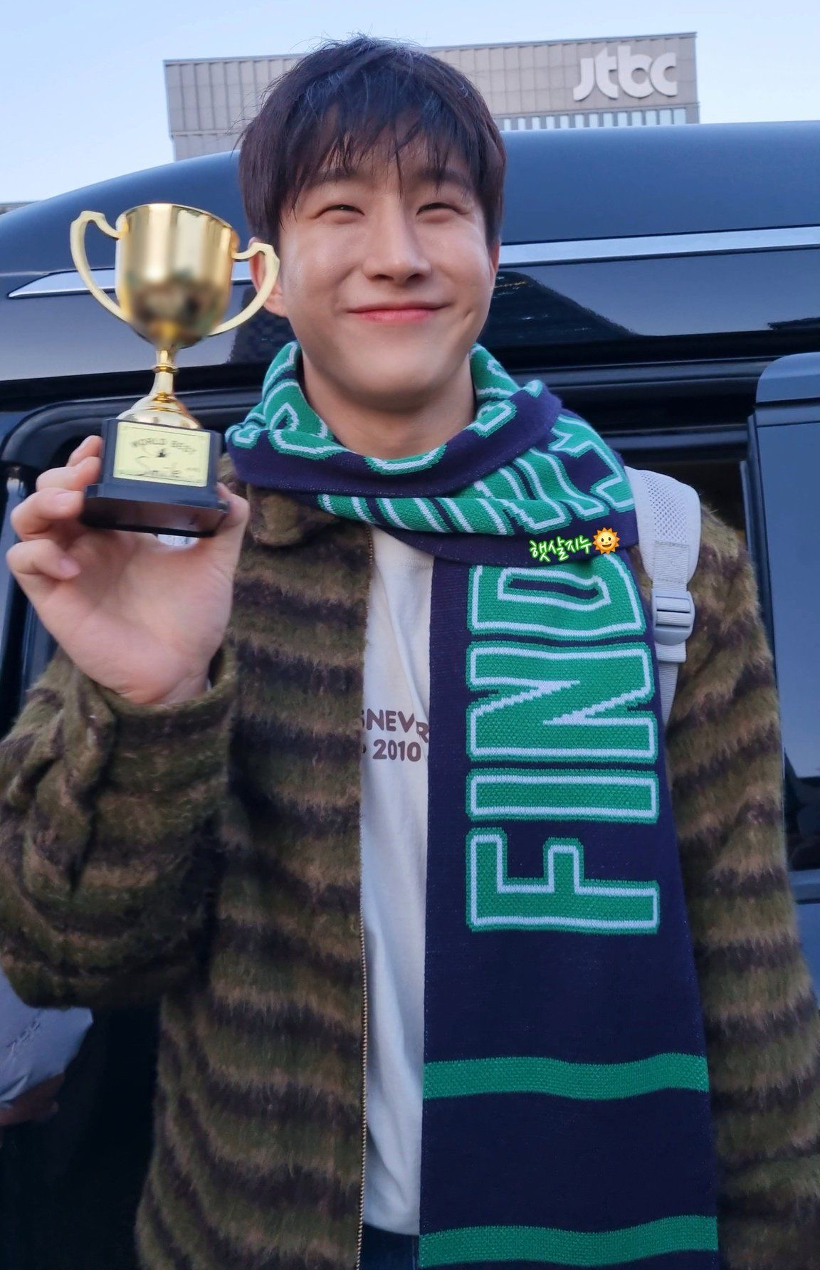 A moment captured by Jinjin (ASTRO)'s fan