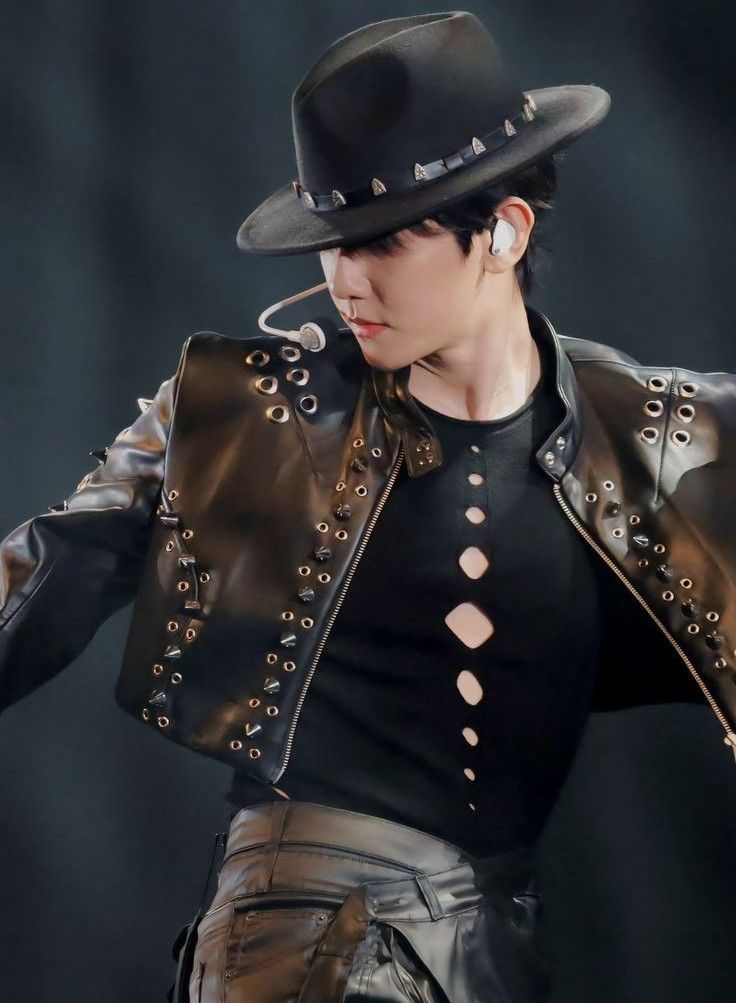 Behind-the-scenes cut of Baekhyun (EXO)