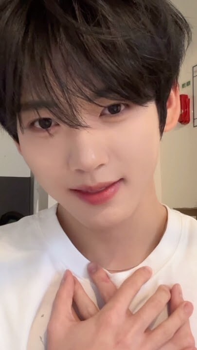 韩维辰 (ZEROBASEONE)的最新活动照片