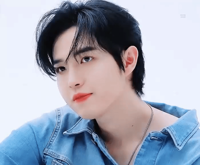Behind-the-scenes cut of Kim Jaehwan