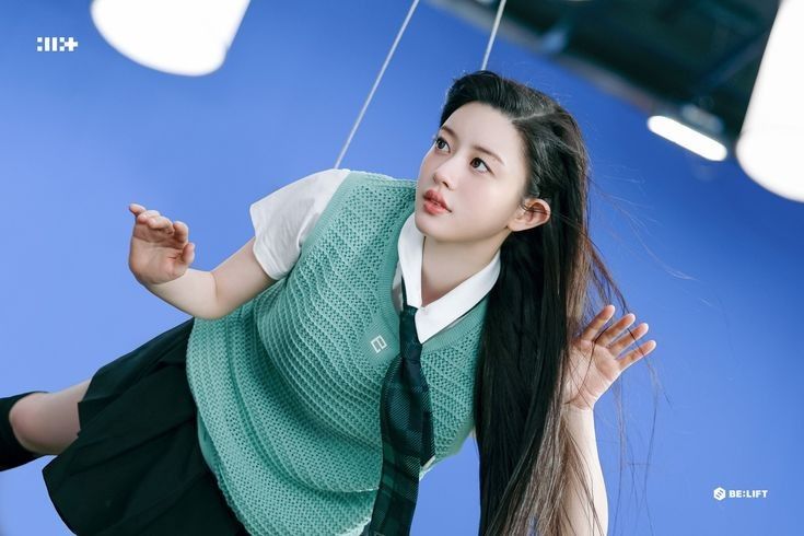 Behind-the-scenes cut of Minju (ILLIT)