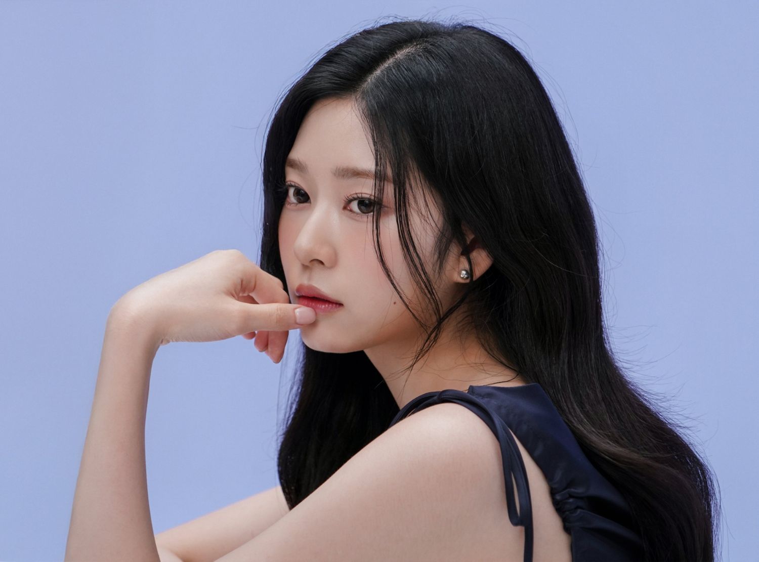 Behind-the-scenes cut of Kim Minju