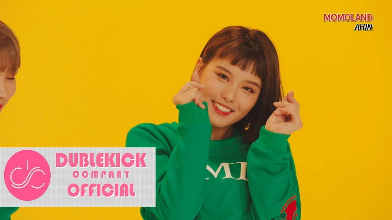 Behind-the-scenes cut of Ahin (MOMOLAND)
