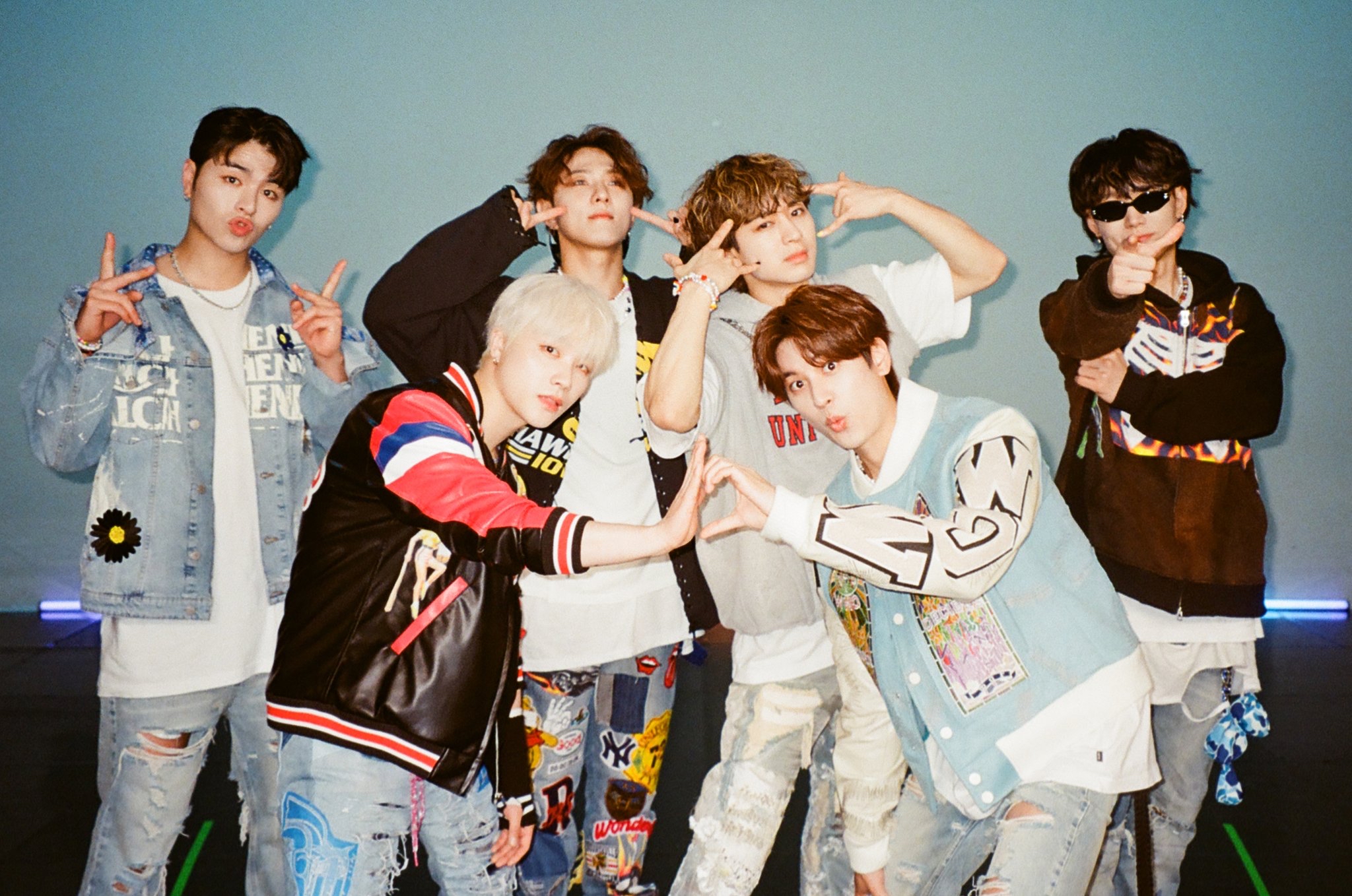 Latest photo of iKON