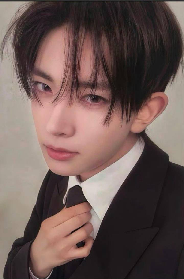 Foto terbaru Heeseung (ENHYPEN)
