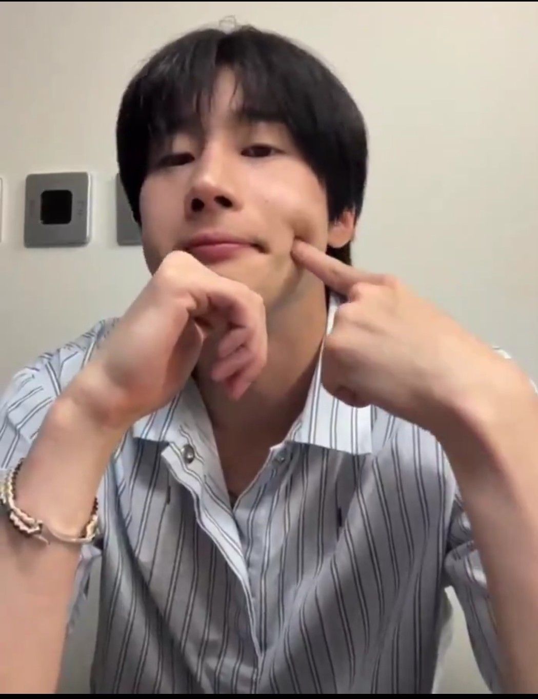 Behind-the-scenes cut of Han Seungwoo