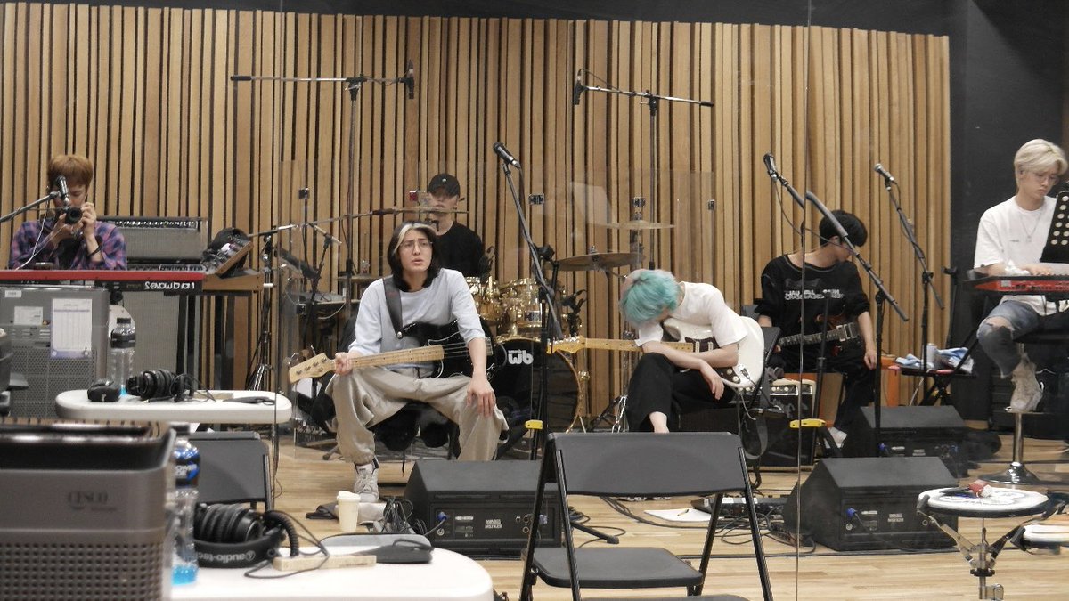 A moment captured by Xdinary Heroes's fan