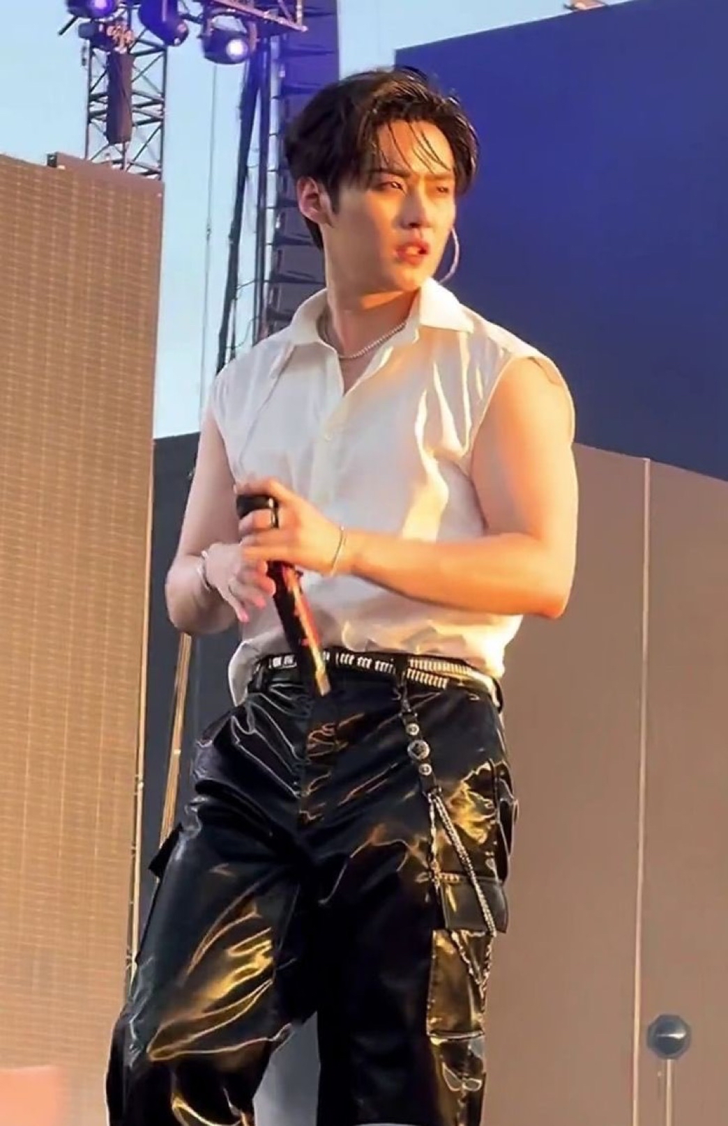 Latest photo of Lee Know (Stray Kids)