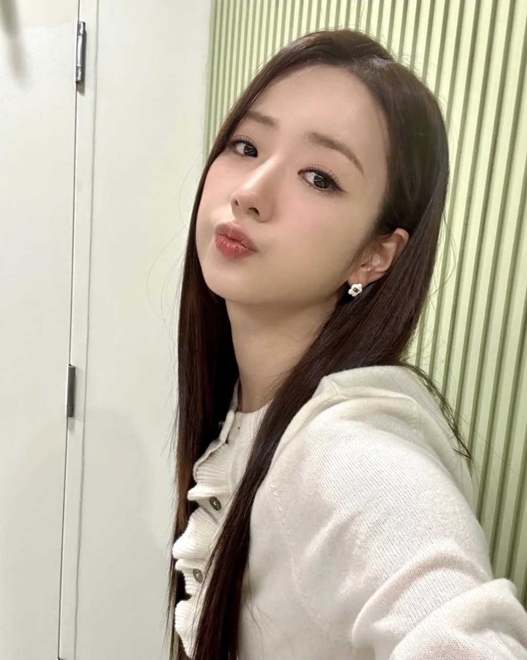 Recent activity shot of Yoon Bomi (Apink)
