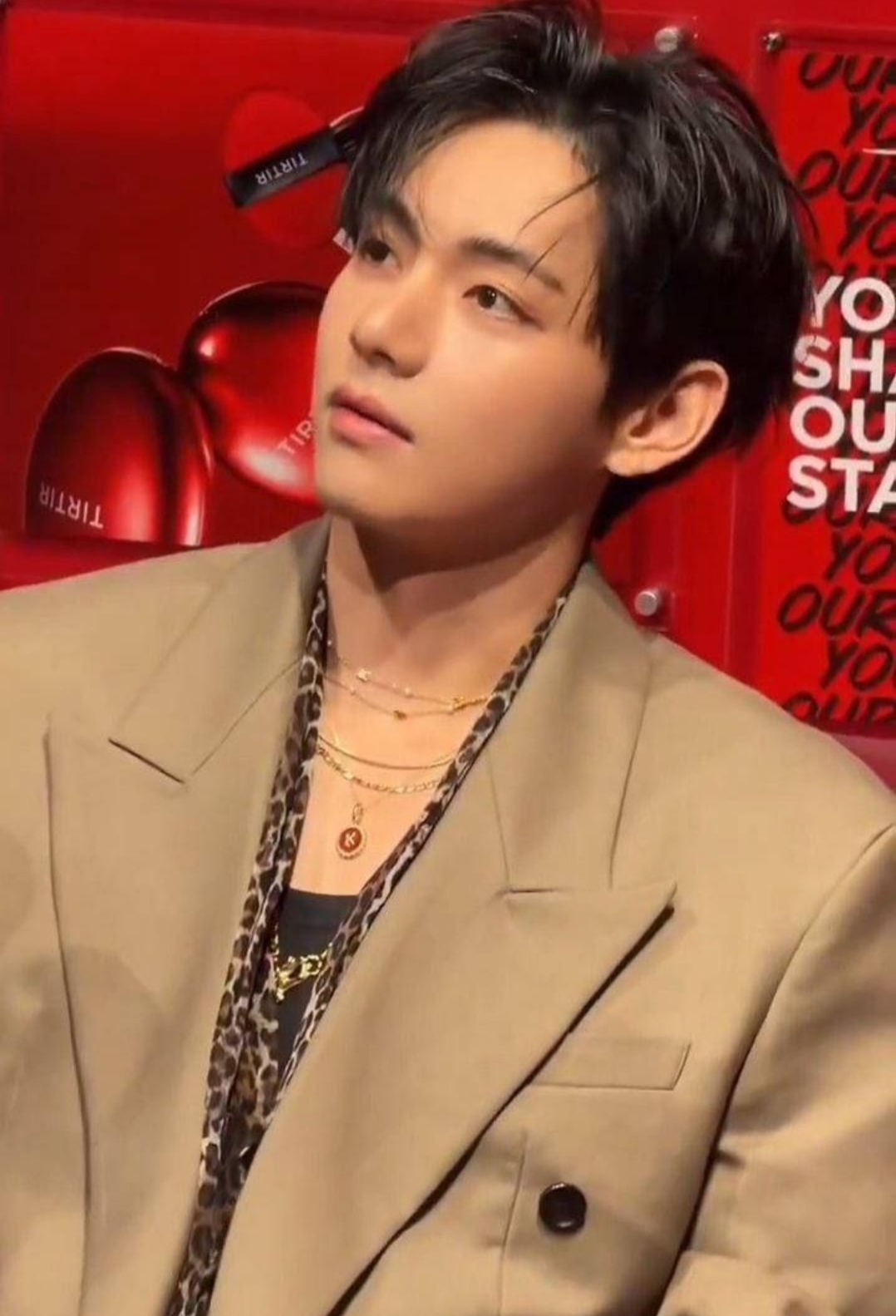 뷔 (방탄소년단) 최근 활동샷