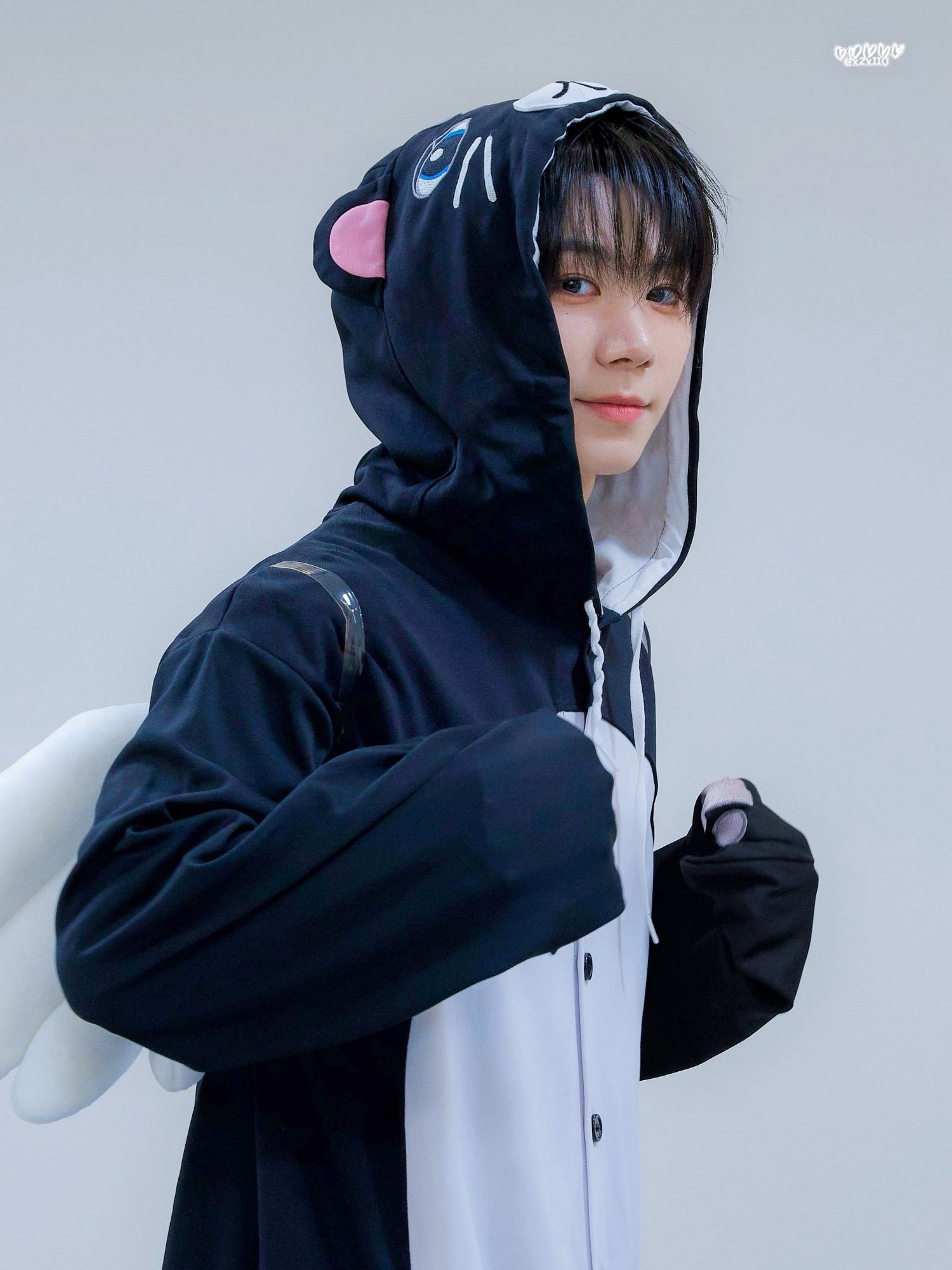 A moment captured by Park Han (AHOF)'s fan