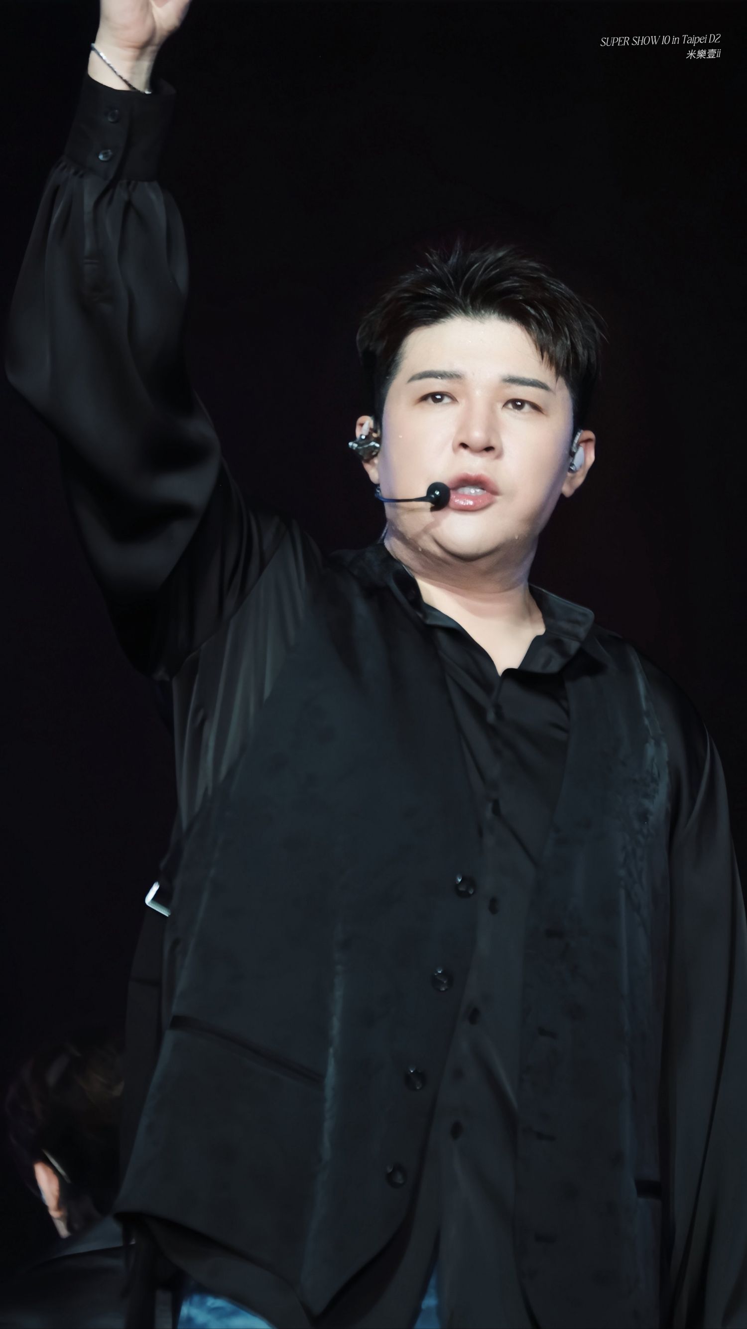 A moment captured by Shindong (Super Junior)'s fan