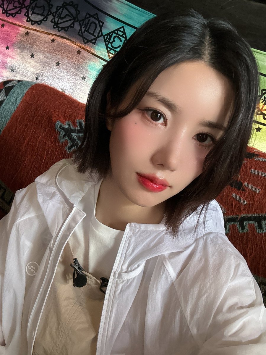 Behind-the-scenes cut of Kwon Eunbi