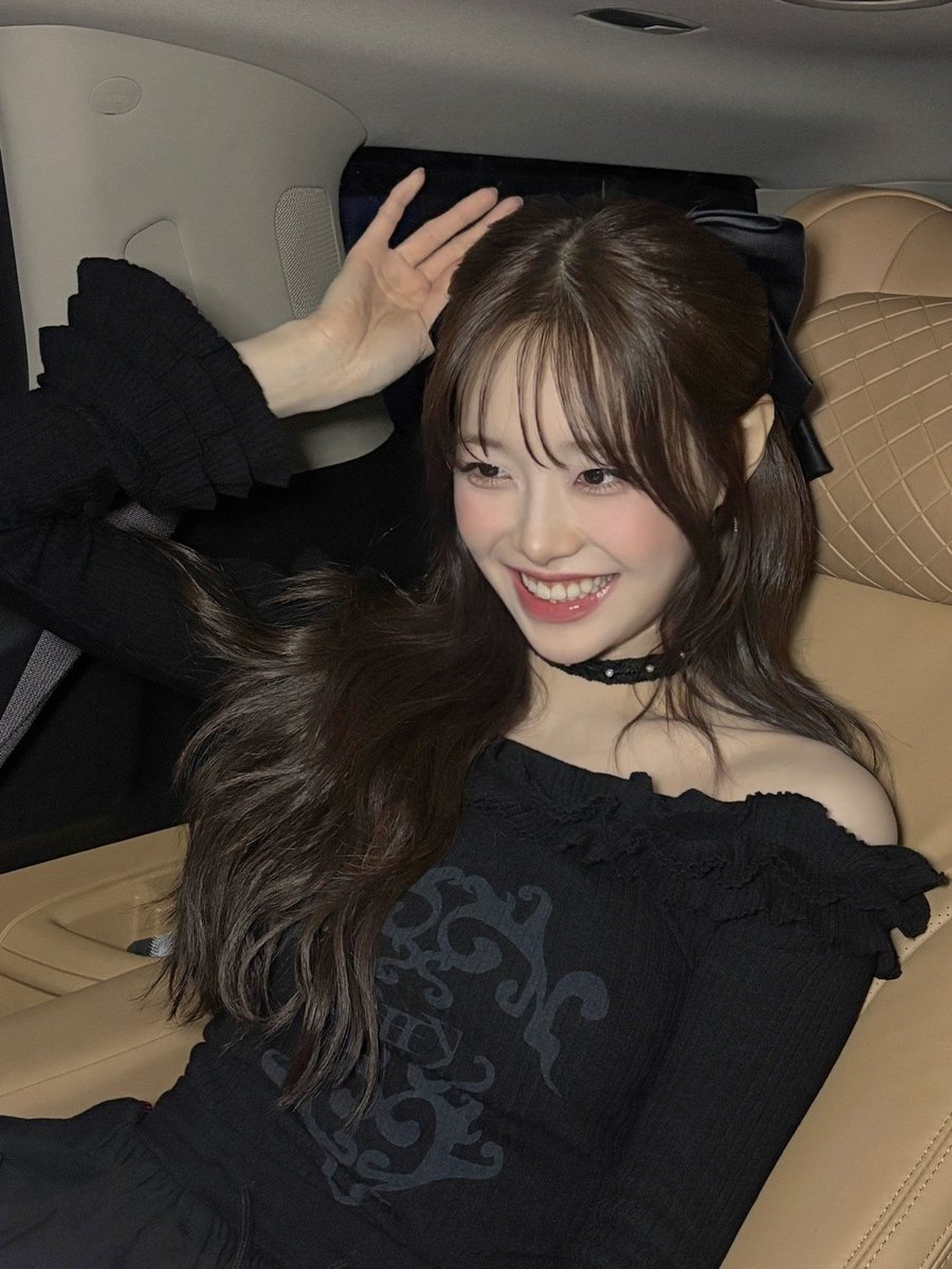 Behind-the-scenes cut of Chuu