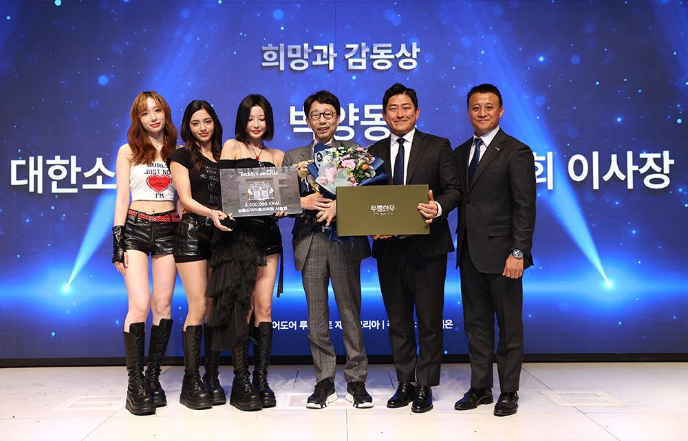 A moment captured by X:IN's fan