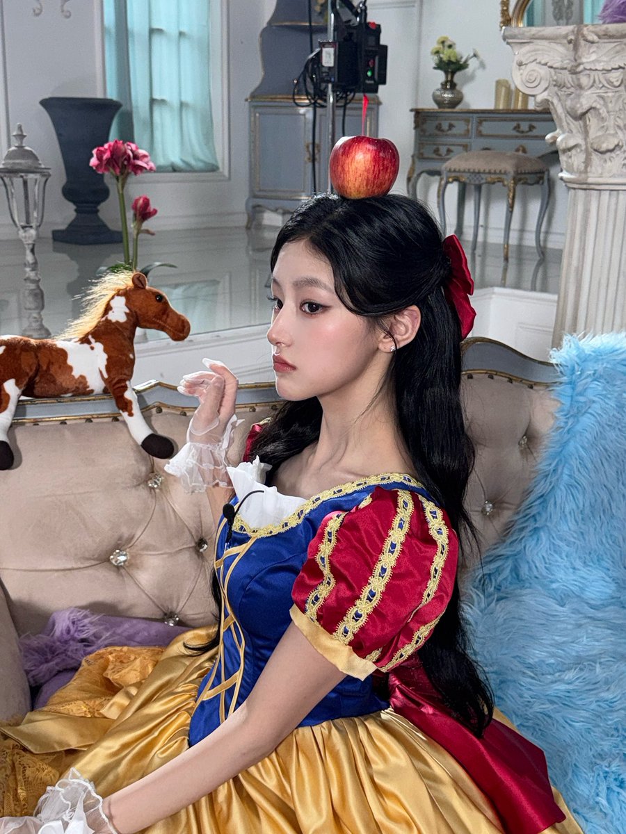 Behind-the-scenes cut of KISS OF LIFE
