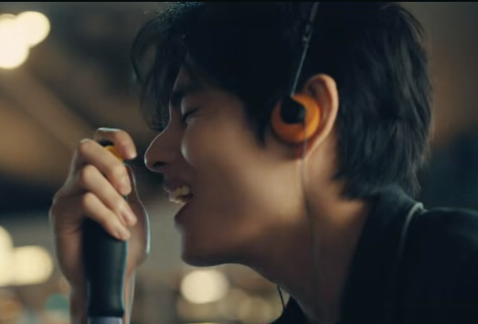 Behind-the-scenes cut of V (BTS)