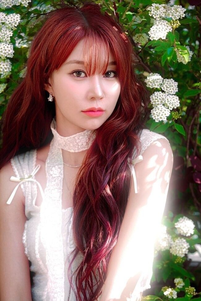 Recent activity shot of Hyebin (MOMOLAND)