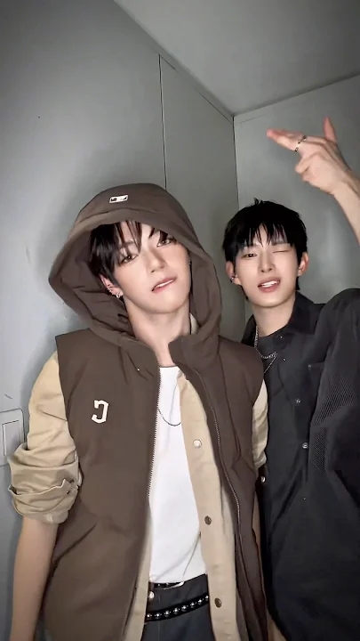 Fandom-recommended wallpaper image of JL (AHOF)