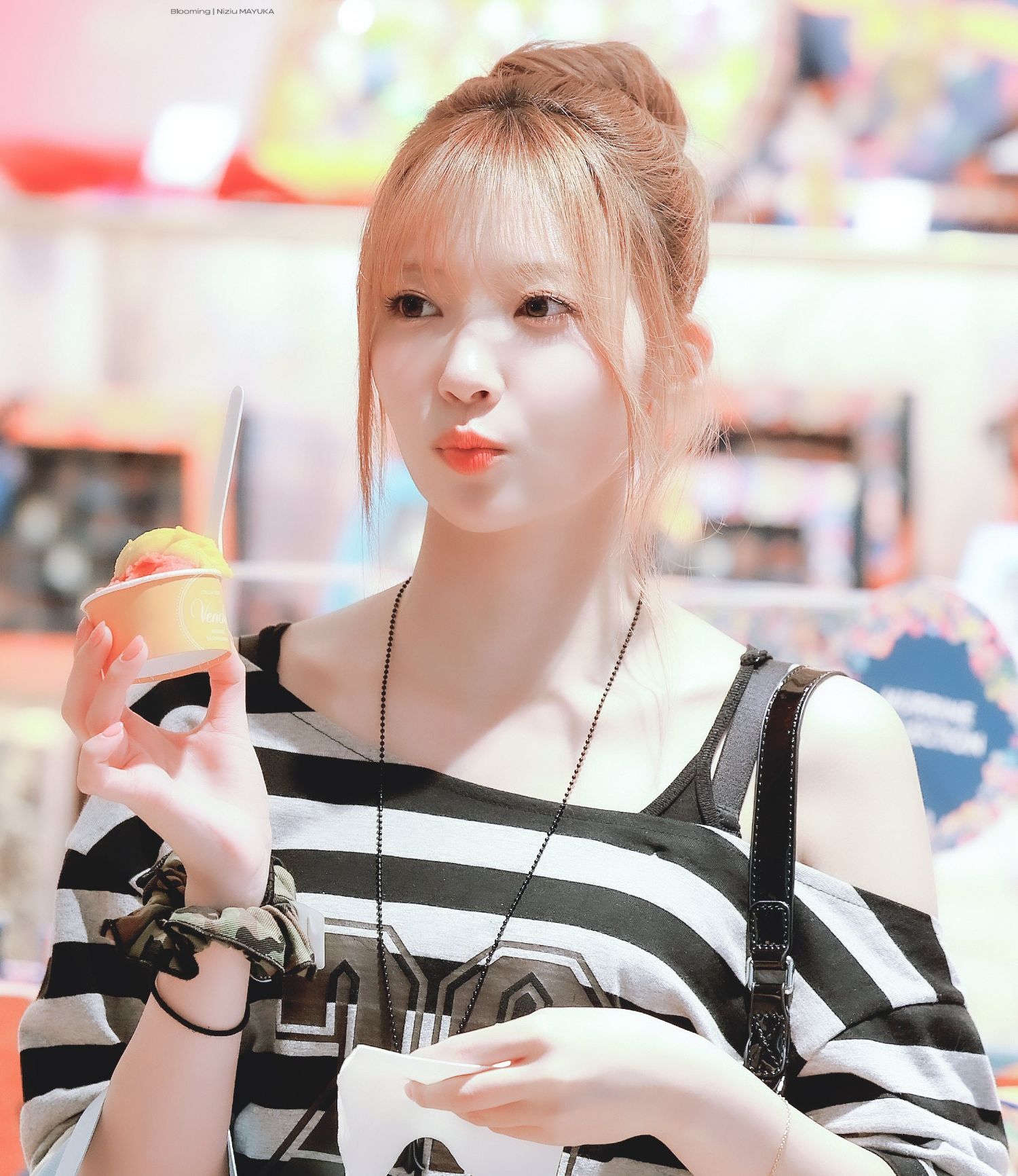 A moment captured by Mayuka (NiziU)'s fan