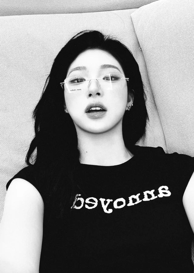 Behind-the-scenes cut of Xinyu (tripleS)