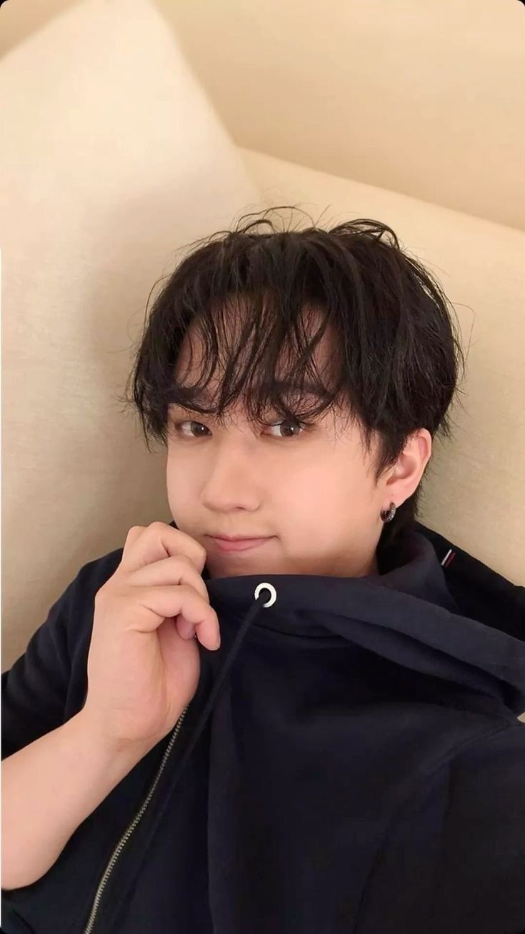 The most beloved wallpaper among Changbin (Stray Kids)'s fans