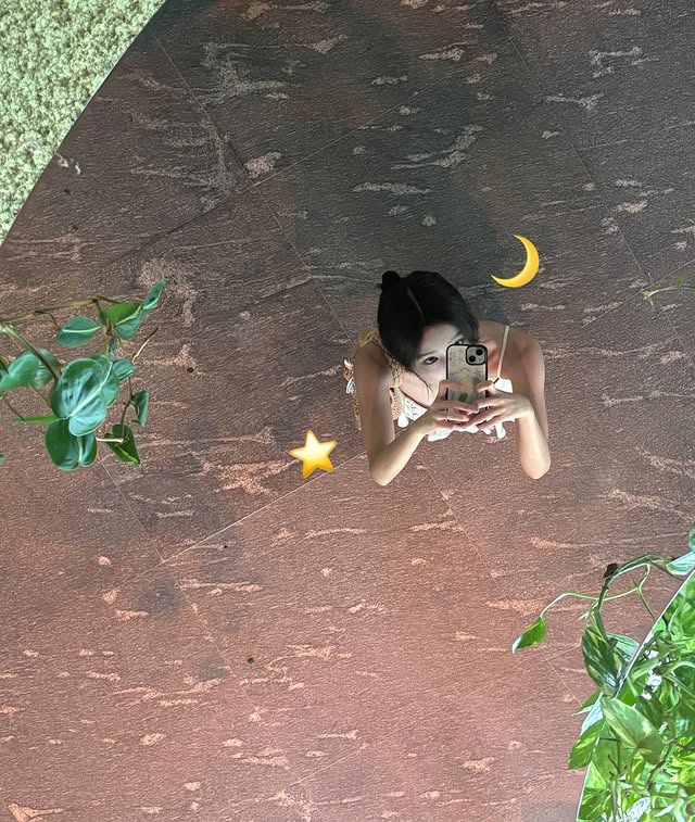 Latest photo of Kang Hyewon