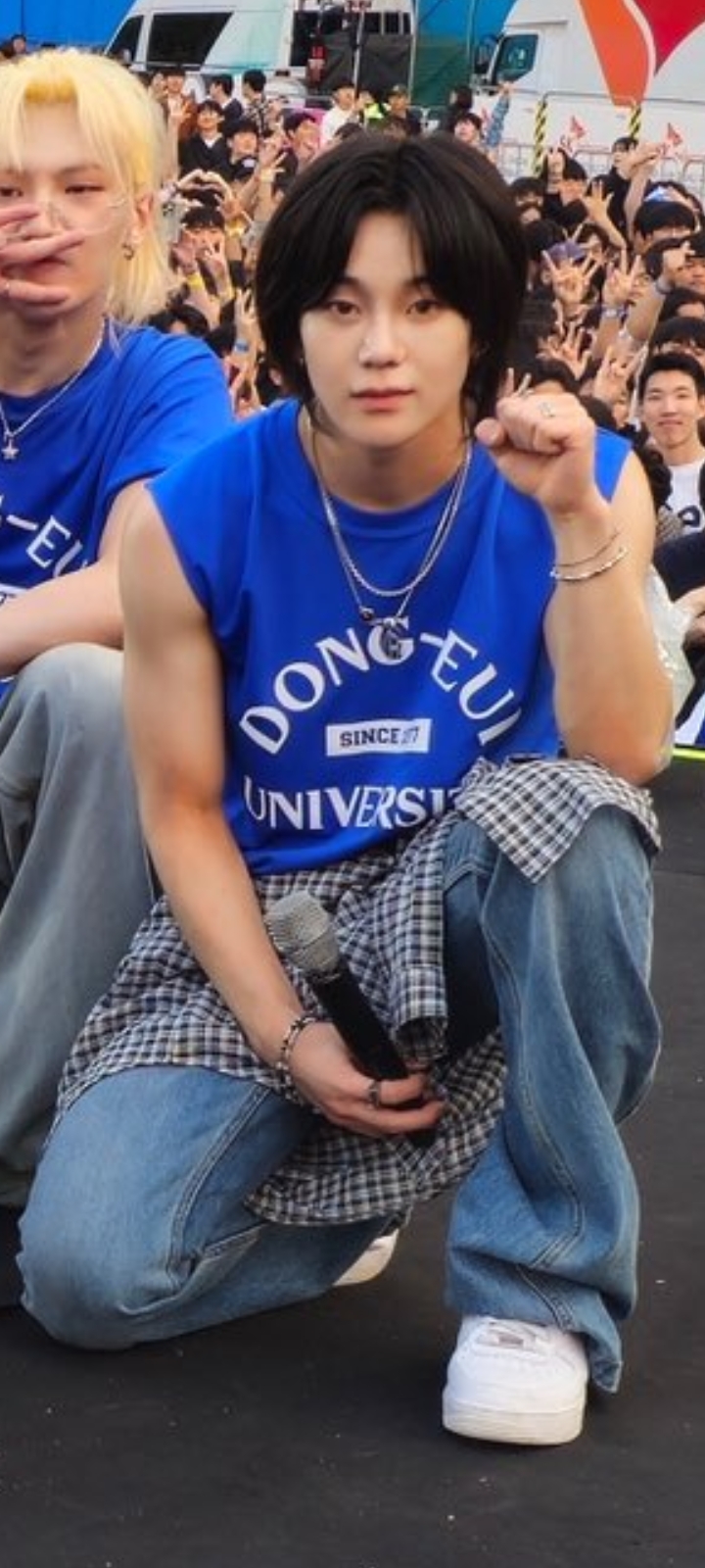 Behind-the-scenes cut of Hyunsoo (TNX)