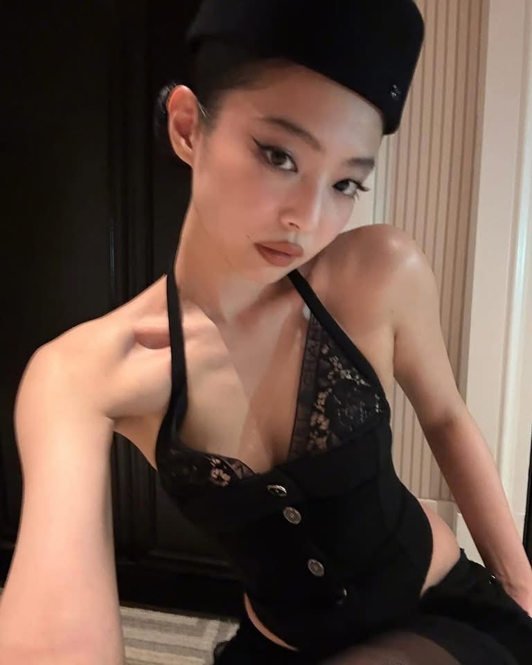 Foto aktivitas terbaru Jennie (BLACKPINK)
