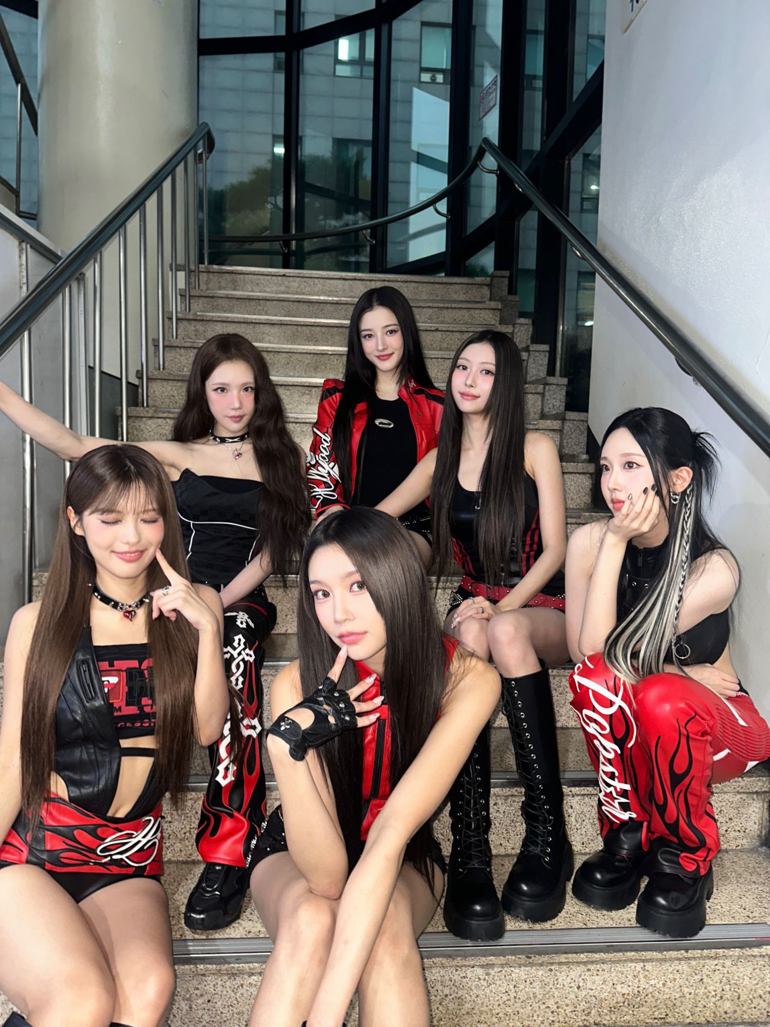 Foto aktivitas terbaru MOMOLAND