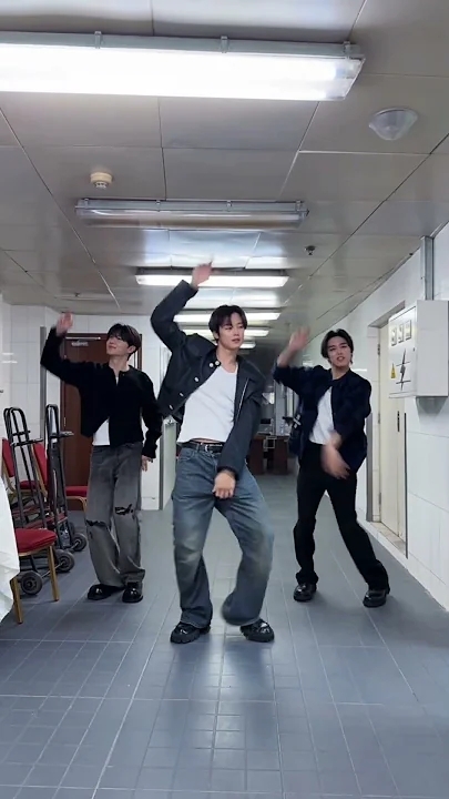 A moment captured by Hyunjae (THE BOYZ)'s fan