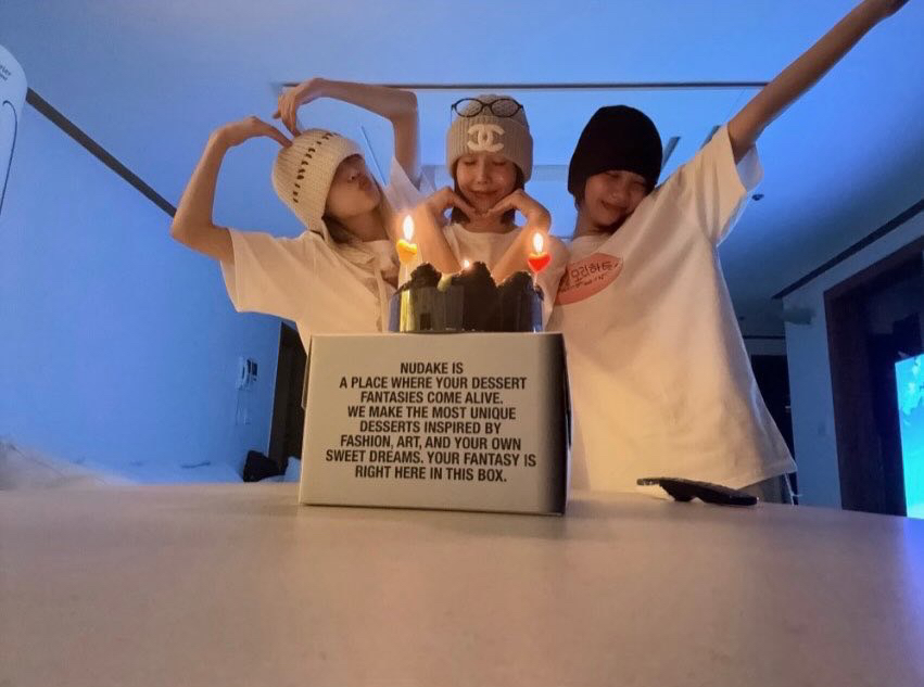 A moment captured by Kim Chaewon (LE SSERAFIM)'s fan