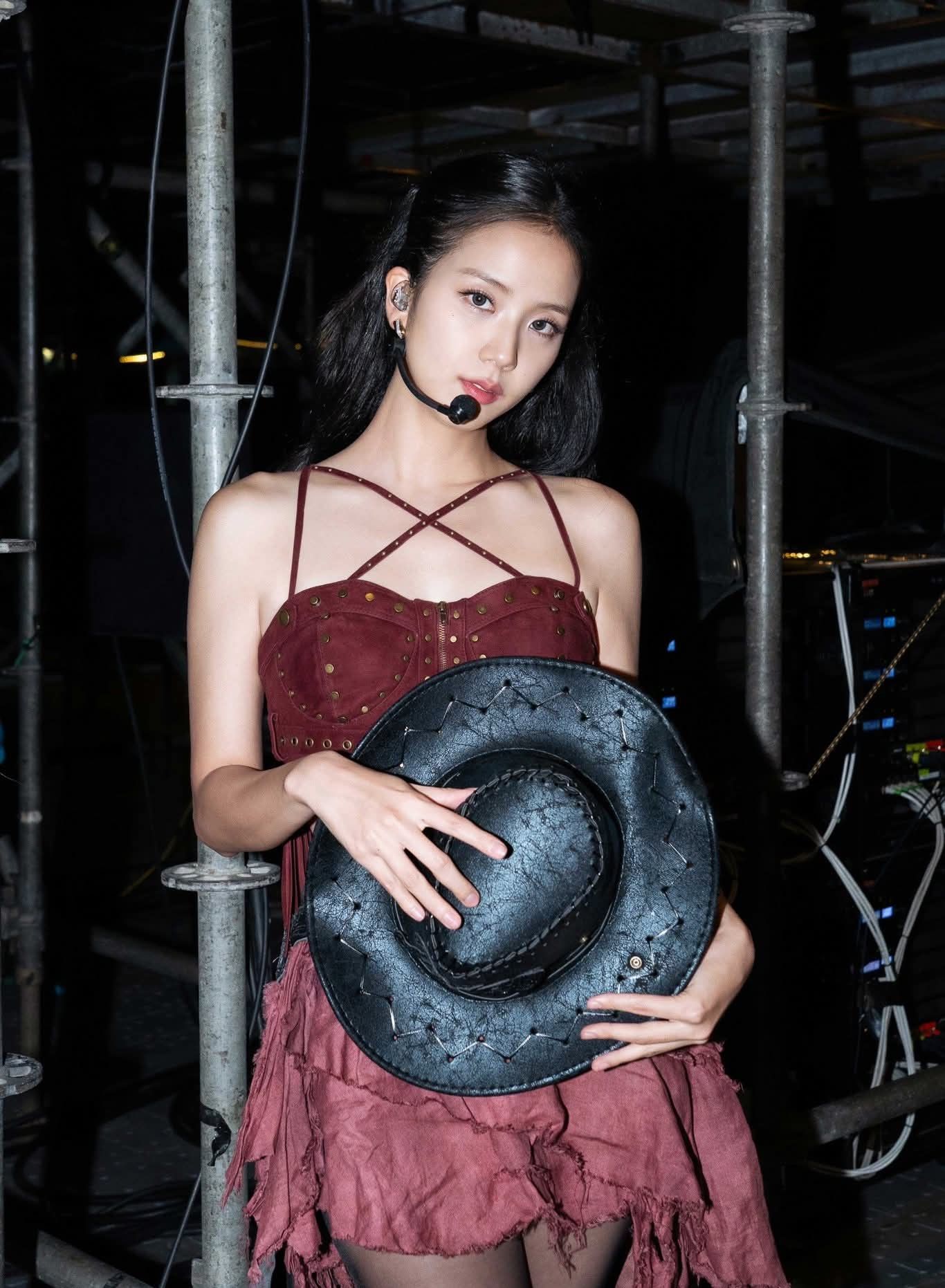 Behind-the-scenes cut of Jisoo (BLACKPINK)