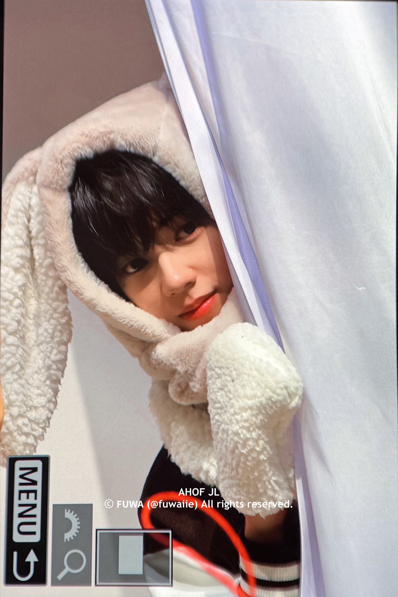 Behind-the-scenes cut of JL (AHOF)