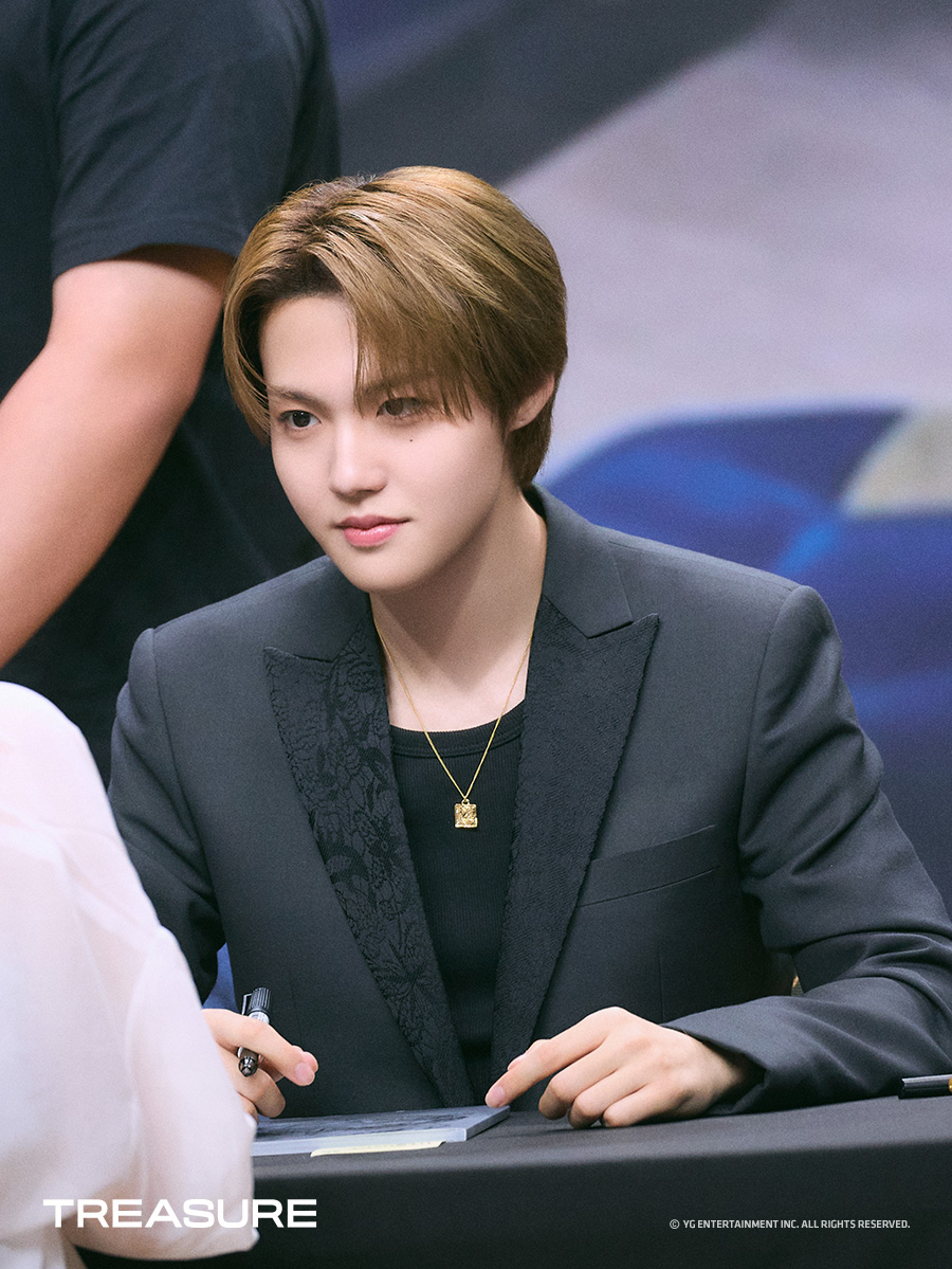 Foto aktivitas terbaru TREASURE