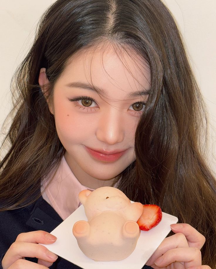 Recent activity shot of Jang Wonyoung (IVE)