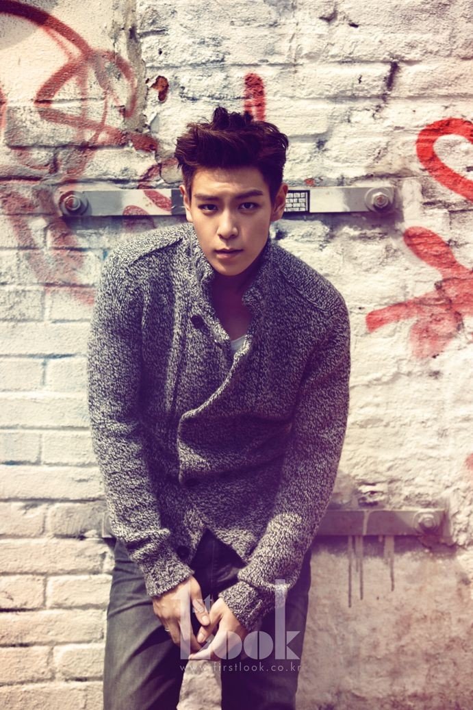 A moment captured by T.O.P's fan