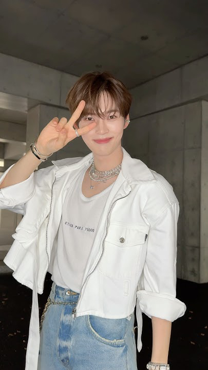 Latest photo of Sung Hanbin (ZEROBASEONE)
