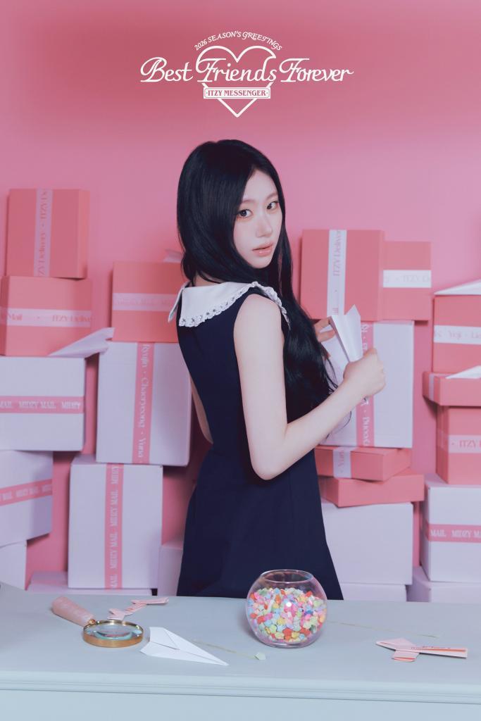 Behind-the-scenes cut of Chaeryeong (ITZY)