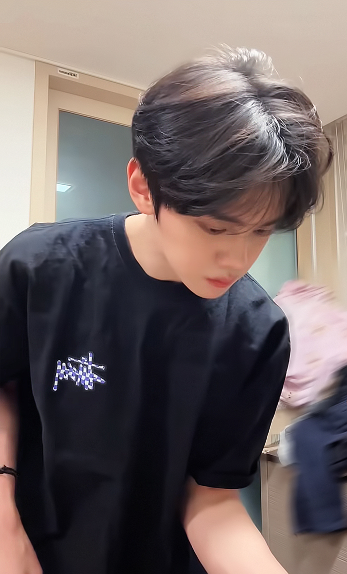 Fan-made special wallpaper for Kim Gyuvin (ZEROBASEONE)