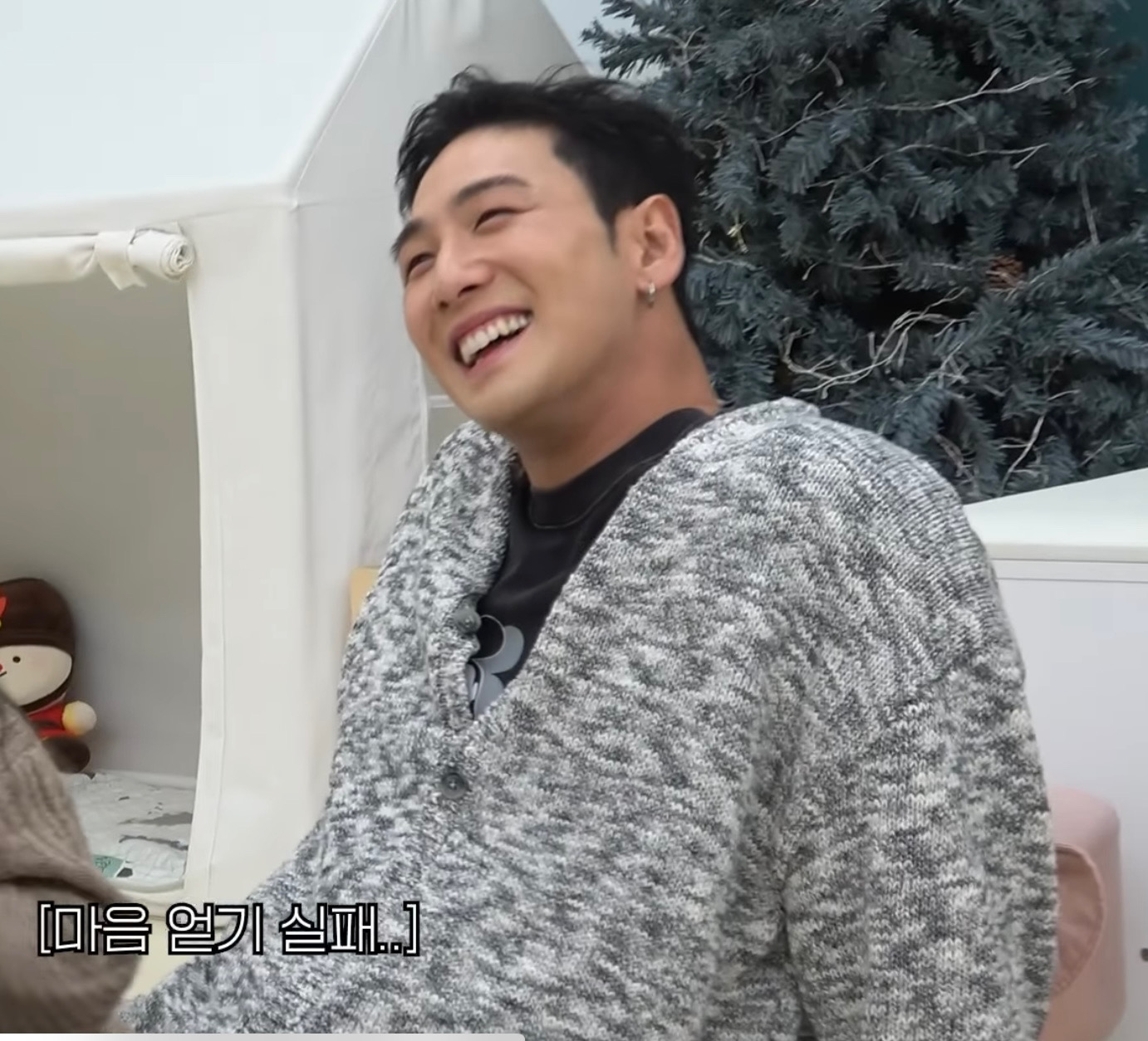 Behind-the-scenes cut of Baekho