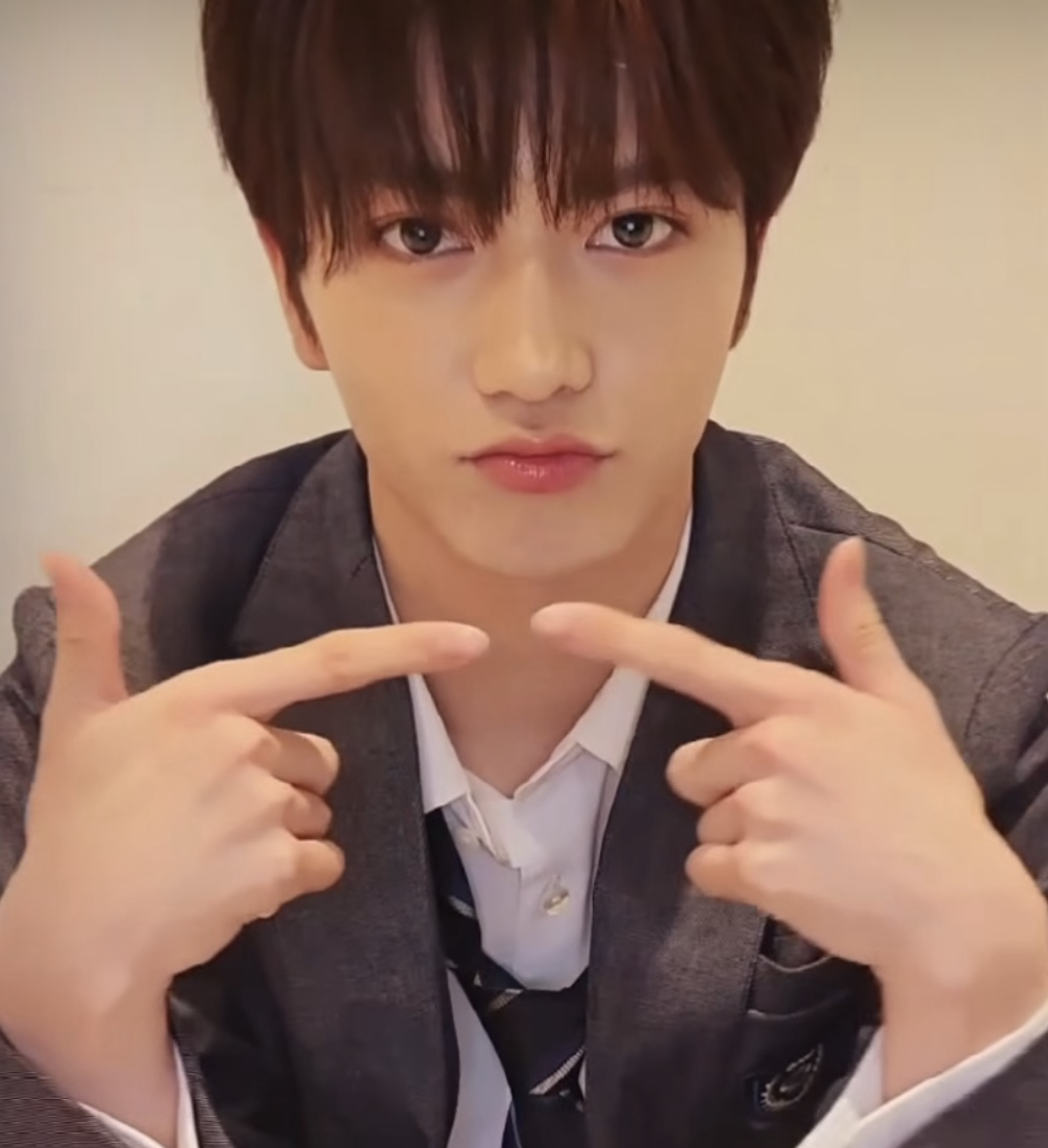 Behind-the-scenes cut of Reo (aoen)