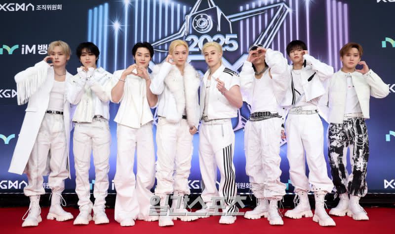 Behind-the-scenes cut of Board