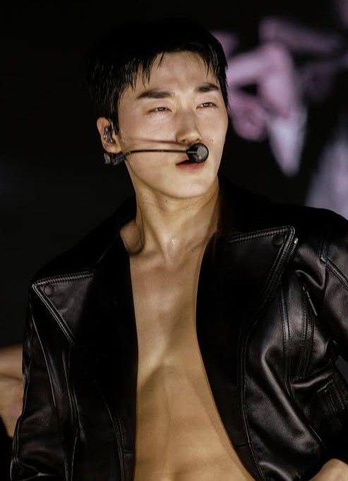 Behind-the-scenes cut of San (ATEEZ)