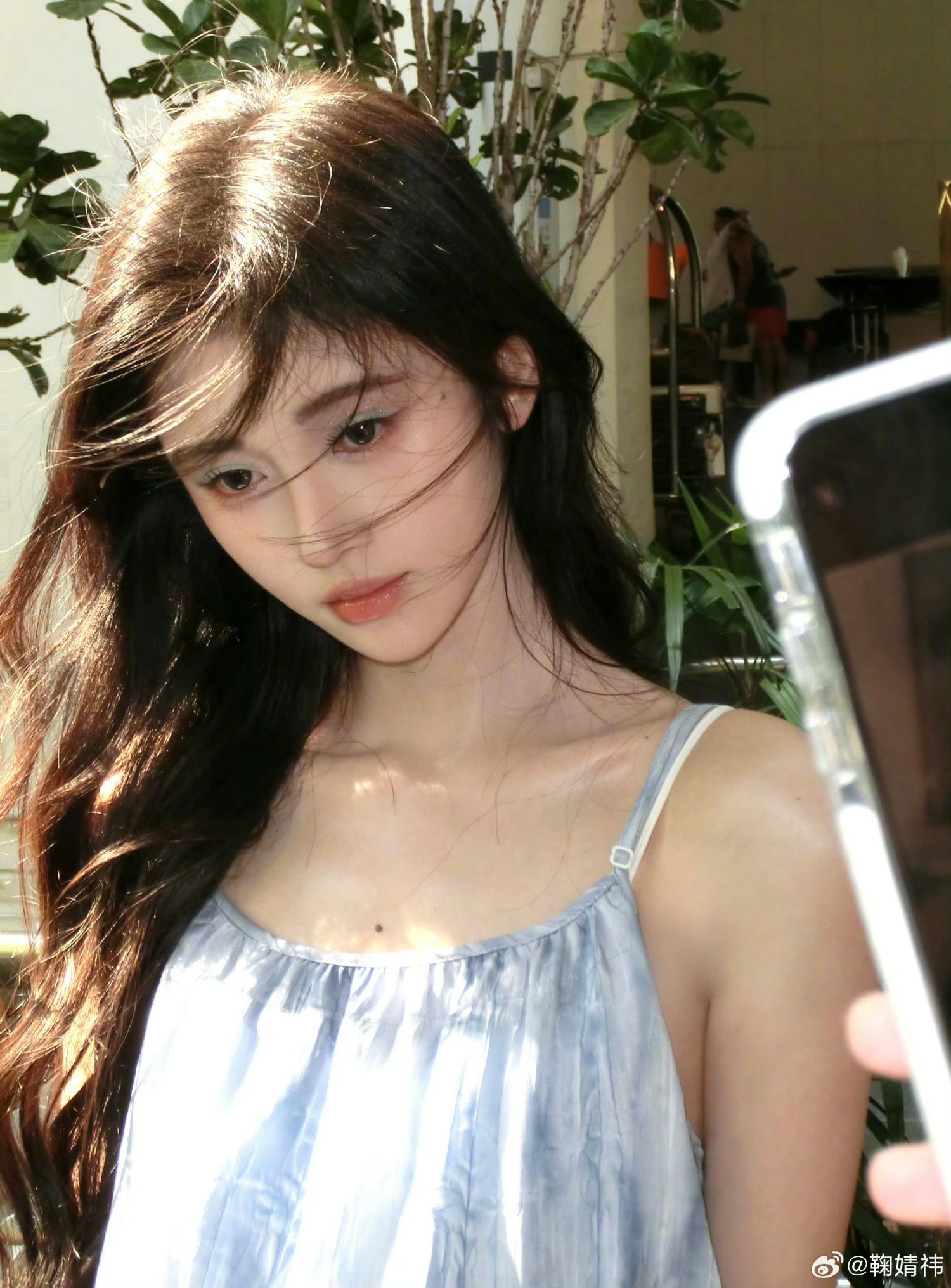 Behind-the-scenes cut of Ju Jingyi
